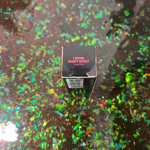 REALHER moisturizing lipstick - I define myself beauty - Picture 2 of 4